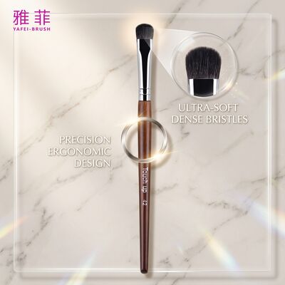 kaufen Luxuriöse Schmutz-Augen-Schatten-Bürste Premium-Sabel-Haar-Anpassungs-Design-Augen-Make-up-Applikator mit ergonomischem Griff Online-Herstellung