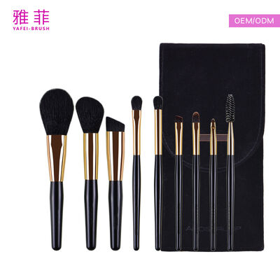 Professionelle Make-up-Pinsel aus Ziegenhaar (4 cm), die für einen sanften Griff und eine präzise Kontrolle beim Auftragen des Make-ups entwickelt wurden