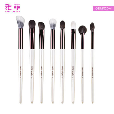 Vielseitiges Make-up-Pinsel-Set für das einfache und präzise Auftragen von Pulvercreme und flüssigen Make-upprodukten